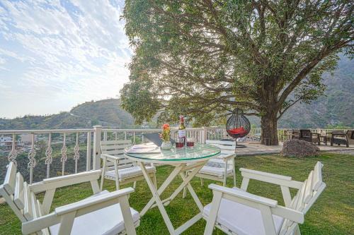 SaffronStays Woodpeckers Perch Villa, Dehradun