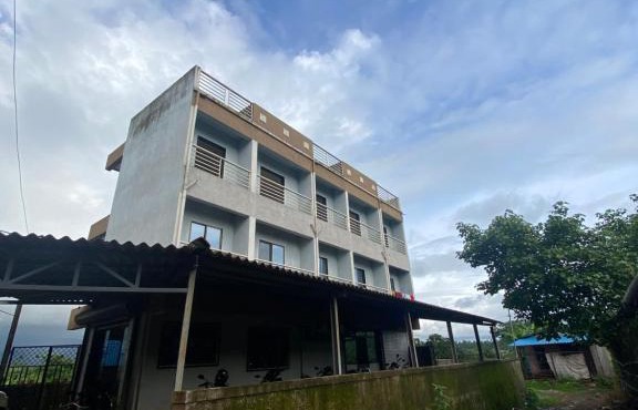 Saloni Plaza
