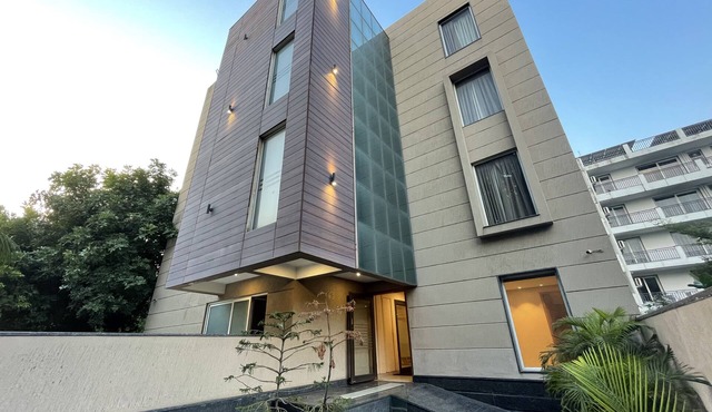 Saltstayz Select - Galleria Market & Golf Course Road