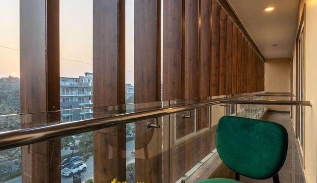 Saltstayz Select- Medicity Near Medanta Hospital