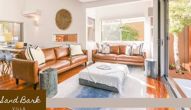Sand Bark Executive Villa - North Stradbroke Island in Point Lookout