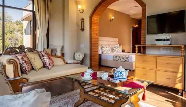 Sanjwat Homestays - Largest 5BR Luxury Orchard Villa