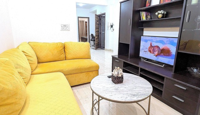 Sapphire ~ Luxurious 3 BHK Near Lake & Golf Course , Free Wifi, Parking, Kitchen