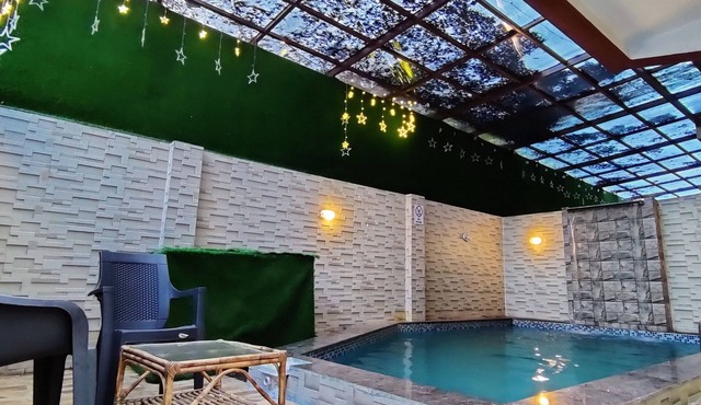 Sapphire Villa Luxury stay with 3 bedroom and rooftop sky Lounge