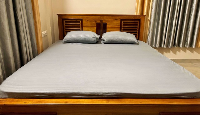 Saraa Homes - 2BHK Self Service Furnished Apt with Balcony near Kalari & MES