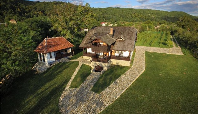 Satul Banului Guesthouse