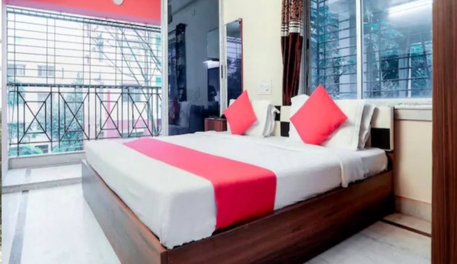 Saver Rooms with amenities near biswa bangla gate and kolkata airport