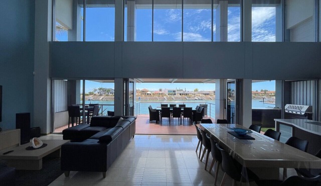 Sea Breeze Waterfront Retreat - Wallaroo Marina Frontage in Wallaroo