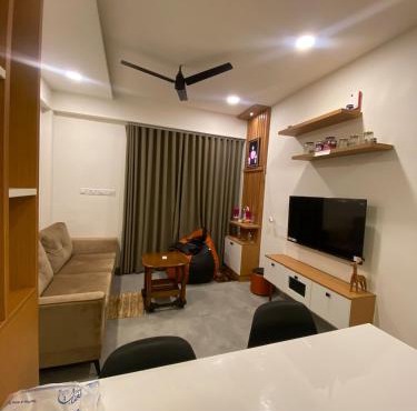 Sea view Cozy 1BHK with GYM Near IT Hub and Beach