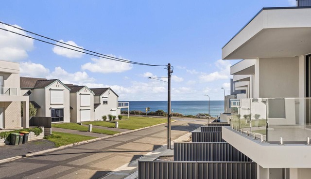 Seabreeze at Christies - Indulge in Coastal Luxury at Christies Beach in Christies Beach