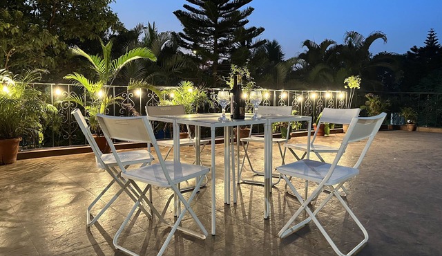 Seaside Getaway with Party Pad
