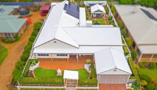 Seaside Luxury Oasis | 4 Bedrooms | Central Air Conditioning in Victoria Point