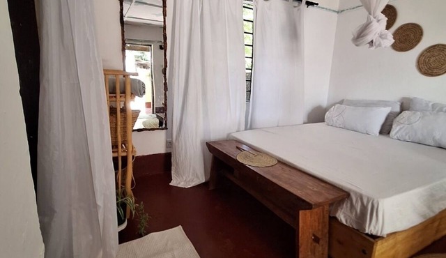 SEASIDE NOOK: Cozy Studio, 5-Min Walk to Bofa Beach & Mazingira Park in Kilifi