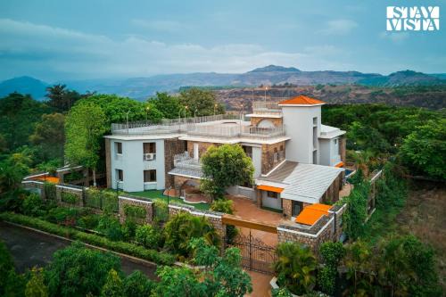 Seraphim Peak by VEO, StayVista - 4BHK Valley-View Villa with Private Pool in Lonavala