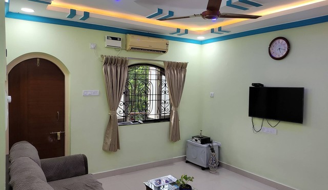 Serene Homestay is where you can relax enjoying beauty of Miramar beach a walkab