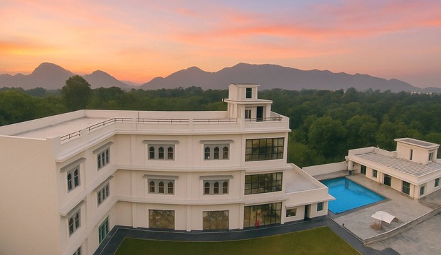 Serenity Hill Resort Near - 2Km Fateh Sagar Lake Udaipur