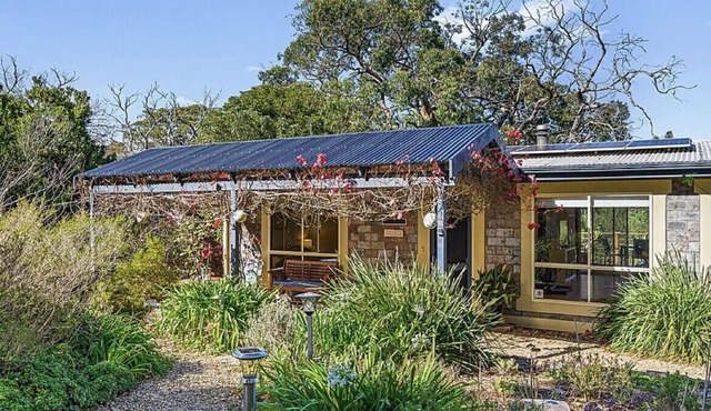 Serenity @ Silverton - Pet Friendly with Fireplace (Araluen) in Silverton