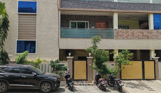 Shaiks Home Stay-8 Charming villa with AC in Sainikpuri