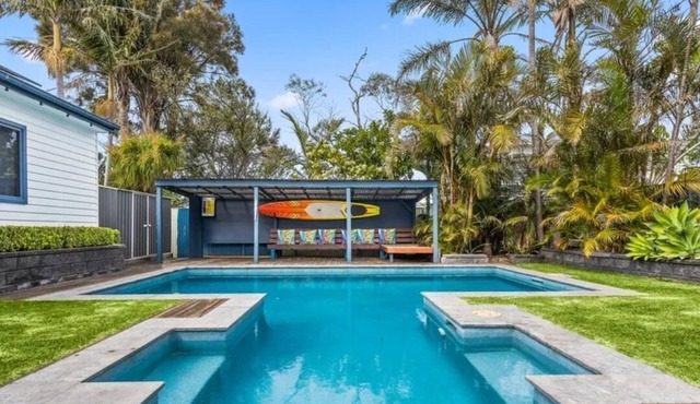 Shellharbour Village 3 Bedroom house with large pool, walk to beach & Cafes
