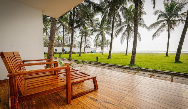 Shelter Beach Resort