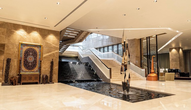 Sheraton Grand Bangalore Hotel at Brigade Gateway
