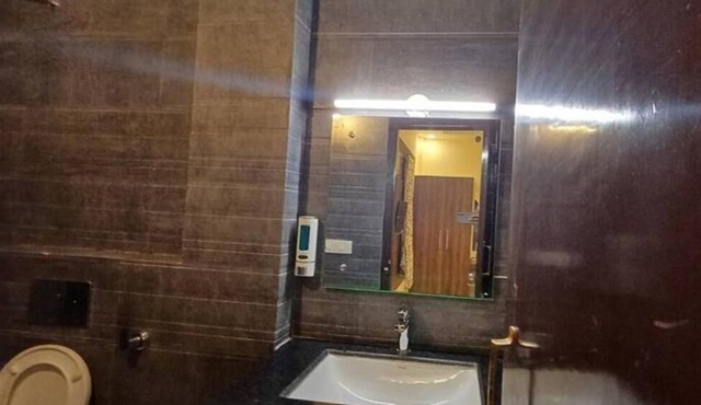 Shivalayaa - Deluxe Double Room With Balcony