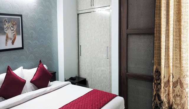 Short Stay In Saket (2BHK Near Max with LIFT)