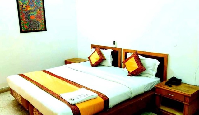 Shri Kunj Hotel and Home Stay