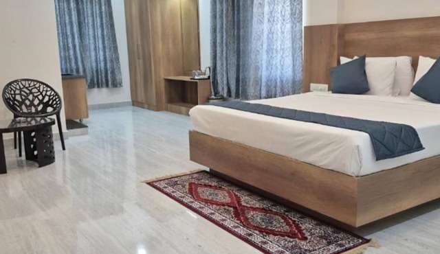 SIGNATURE - VILLAGE STAY