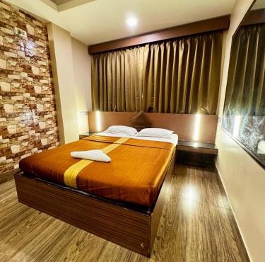 Silver Line Hotel - Kolkata Nr Netaji Subhash Chandra Bose International Airport with Airport Drop