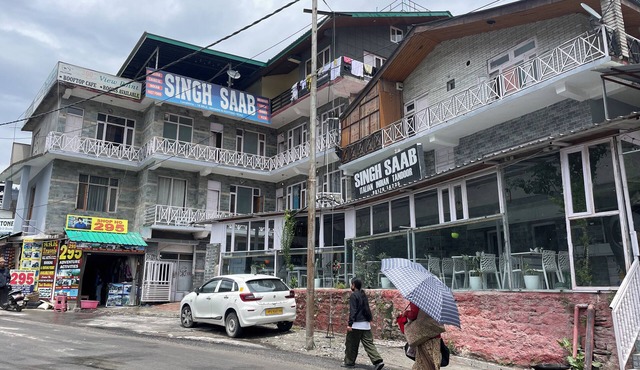 Singh Saab Rooms & Cafe