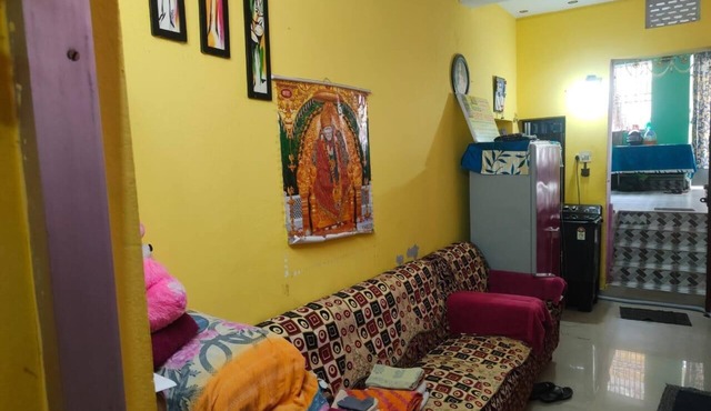 single room with attach bathroom ,kitchen ,air condition,free wifi .travel serv.
