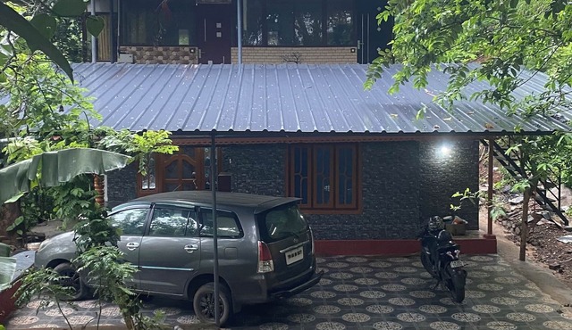 SK Paradise offers accommodation with free WiFi and free private parking.