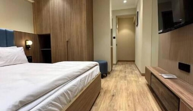 Skyline D : A Cozy Studio Apartment