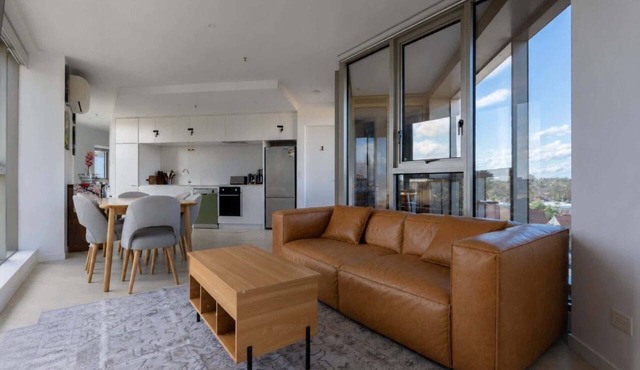 Skyline-View 2-Bed Apartment Near Flemington in Flemington