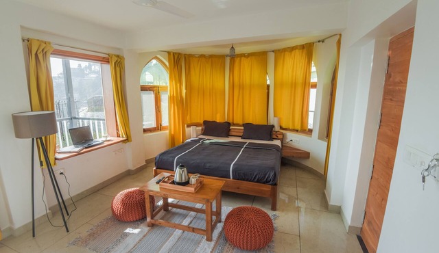 Slane Castle - 2 BHK w/King Bed, Parking, Bonfire