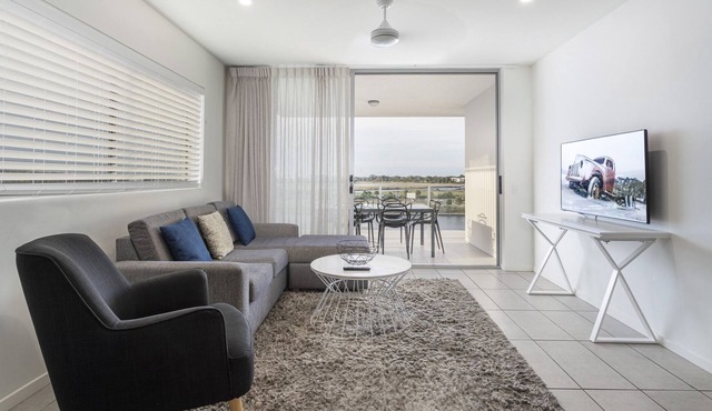 Sleek 2-Bed Unit With Expansive Water Views in Birtinya