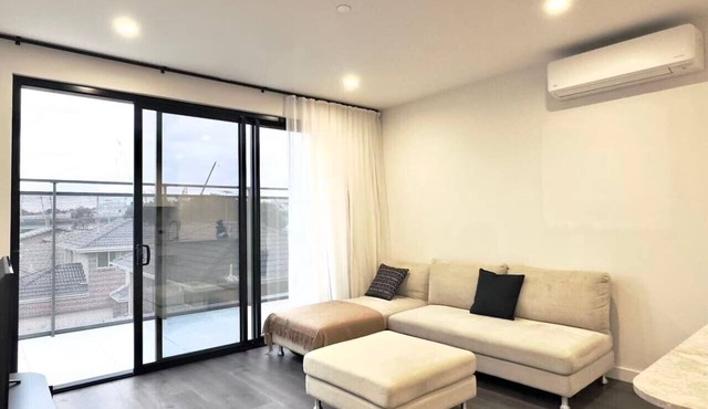 Sleek 2BR 2BA Clayton Stay at the Manor House in Clayton
