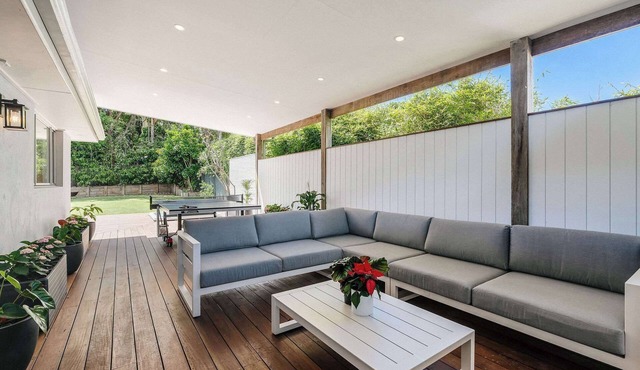 Sleeps 12 · Heated Spa · 5 Min Walk to Beach