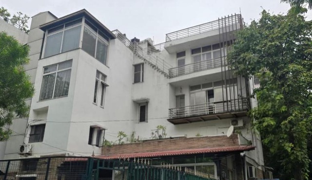 Slepyy Fox- Kailash Colony