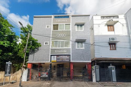 Smart Homes near koyambedu by Stayz Royale