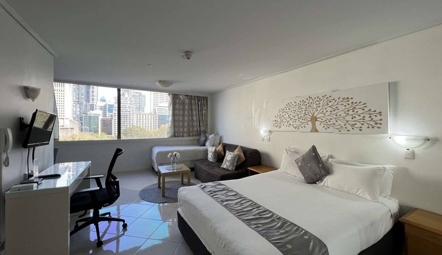 Smart Studio Sydney Hyde Park with City and Park Views