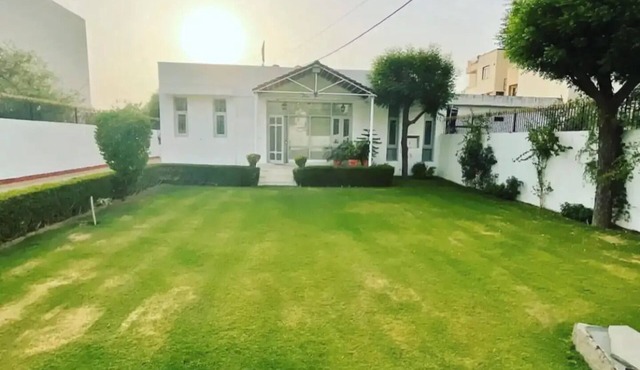 Solanki Farm & Pool Villa Gardens Jaipur .