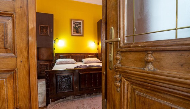 Solis M - Cosy Old Town Home with AC near the Beach and Harbour Private Entrance