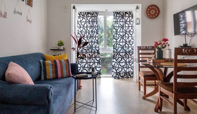 Soulful Nest 'Create': A Cosy & Vibrant home with pool in Siolim, near Chapora