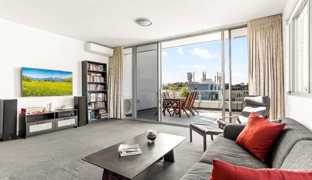 Spacious 2-Bed with Two Balconies with City Views