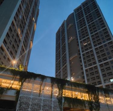 Spacious 2BHK Apartment in GIFT City for Families & Pros with Free Parking and pool