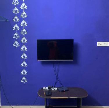 Spacious 2BHK in Velachery, with aircons, equipped kitchen, car park, WiFi and other utilities