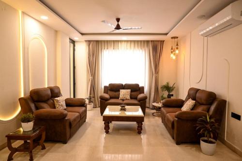 Spacious 2BHK with Lift Access in Central Delhi