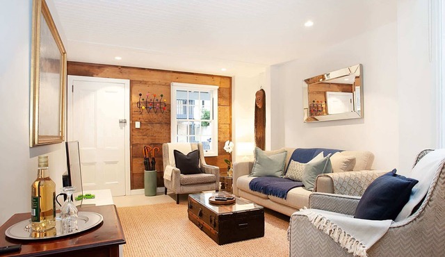 Spacious 3-Bed Family House with Courtyard
